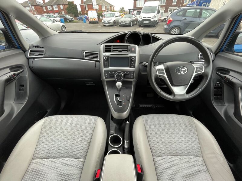 TOYOTA VERSO